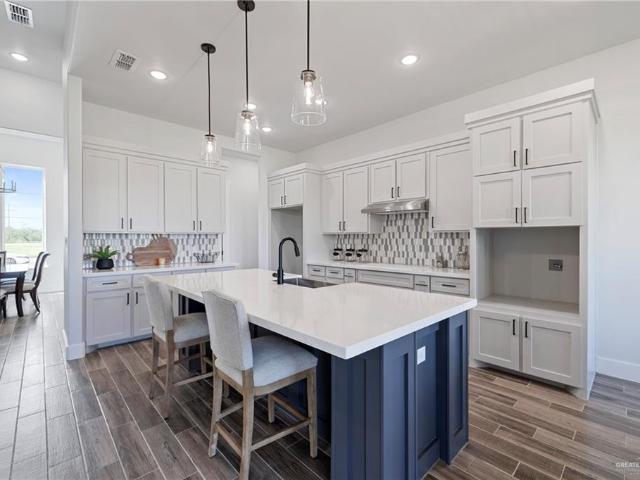 3518 Treasure Hills Boulevard