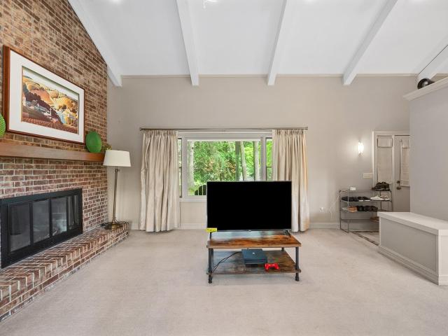 3512 Capilano Drive