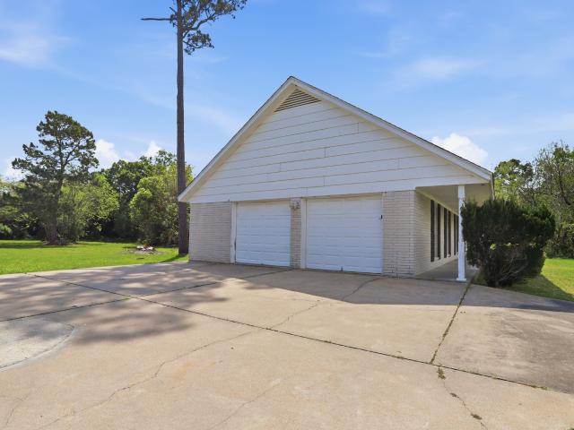 3513 E Bayou Dr, La Porte, TX 77571 | MLS #64515