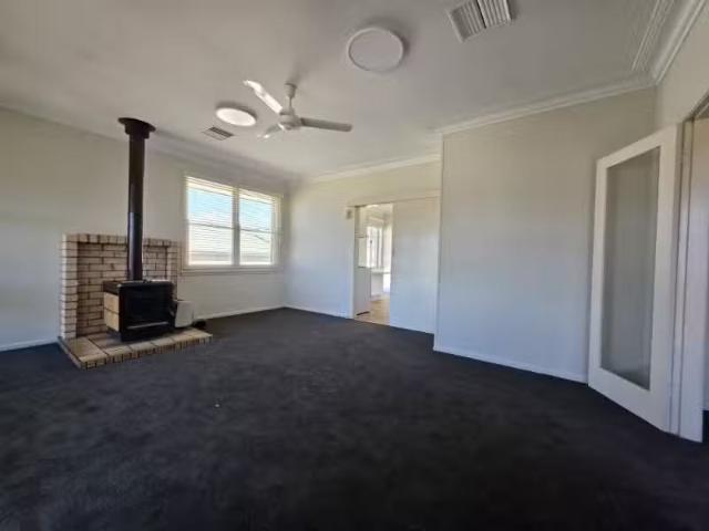 351 Stewart Street, Bathurst House for rent Listed by Propert.