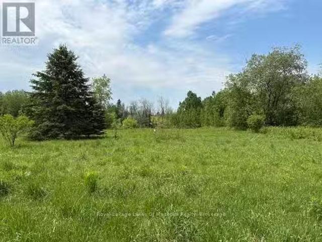 351 Ravenscliffe Road, Huntsville Chaffey, ON, P1H 1L6 vac.