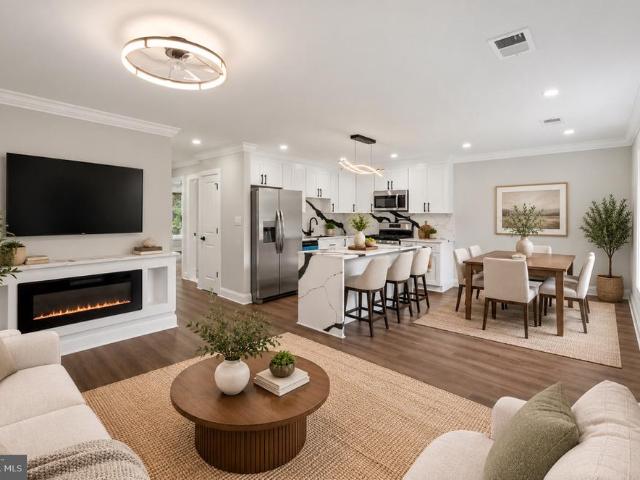 3524 Chadwick Court