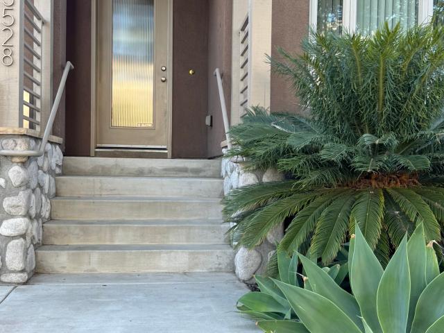 3528 3538 Indiana Street Unit 3528, 2 beds, 2 full and 1 half baths