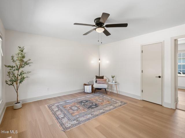 3521 Middle Sound Loop Road