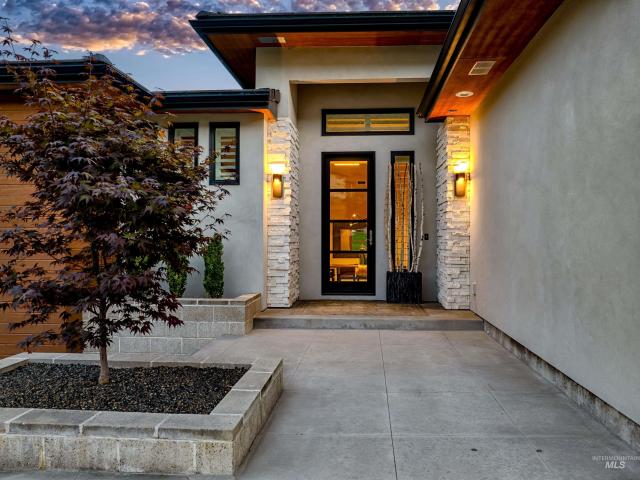 3523 E Via Estancia Lane