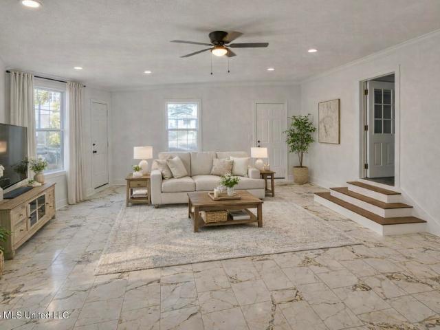 352 Beverly Circle