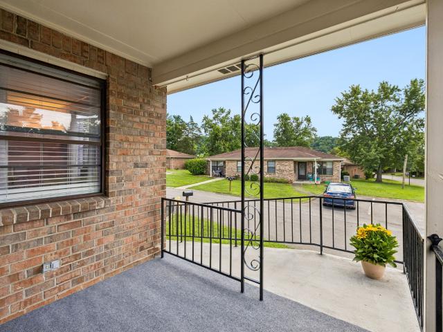 352 Deer Lake Dr