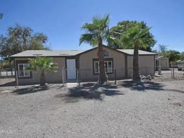 Wenden, La Paz County, Arizona, USA - Equipped kitchen
