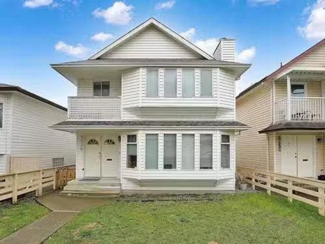 3538 Napier Street, Vancouver, BC, V5K 2X7 house for sale L.