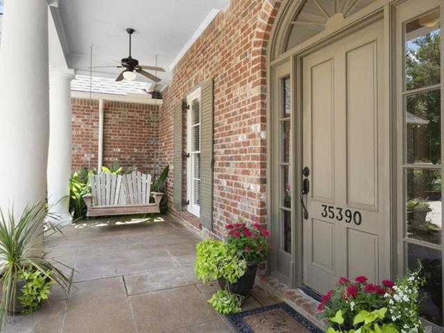 35390 Oakcrest Dr, Geismar, LA 70734