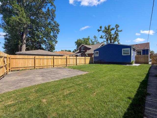 353 W 15th Place