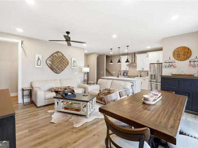 354 Clarendon Court SE