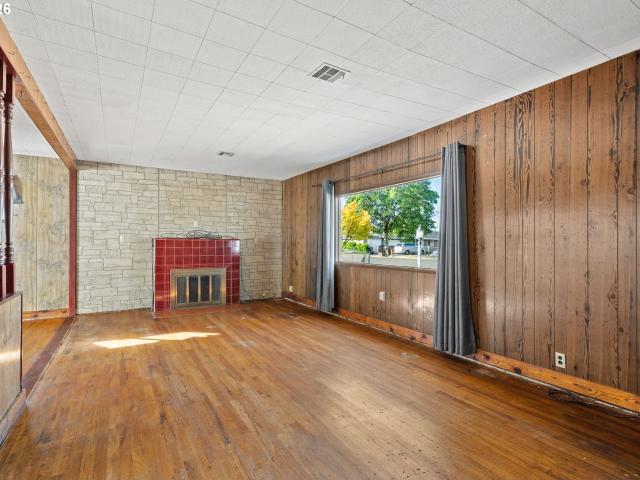 354 N 17TH ST