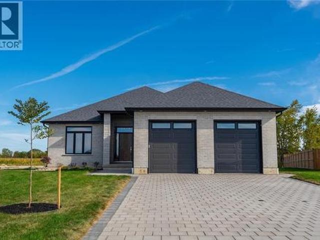 3555 Paul Crescent, Plympton Wyoming, ON, N0N 1E0 house for sale | Listing ID 26012 | Royal LePage