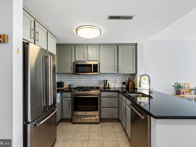 355 I St SW, Unit 217, Washington, DC 20024 | MLS #DCDC2255