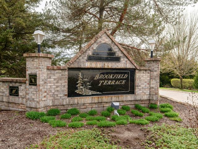 355 Jennifer Ln