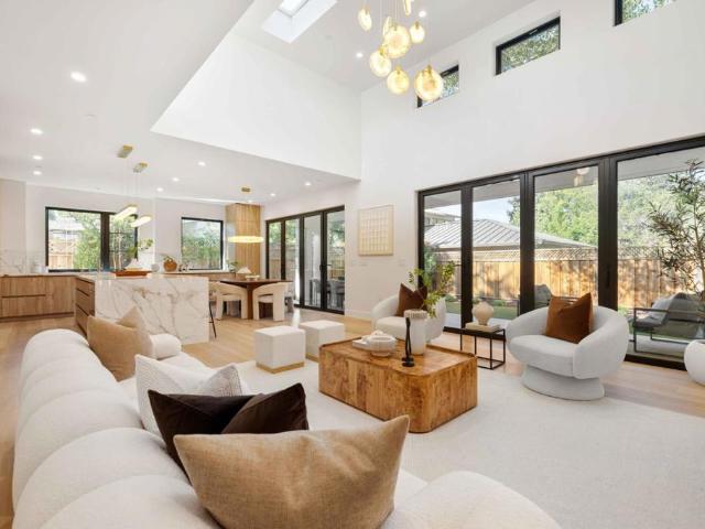 3569 Laguna Avenue
