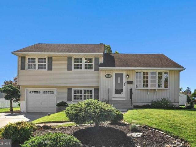 3560 Swiftwater Ln, Brookhaven, PA 19015