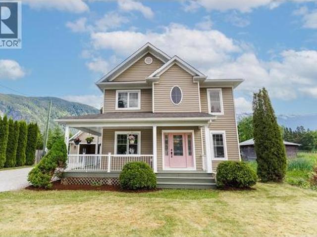 3561 Cottonwood Crescent, Terrace, BC, V8G 5C4 house for sale | Listing ID R3157 | Royal LePage