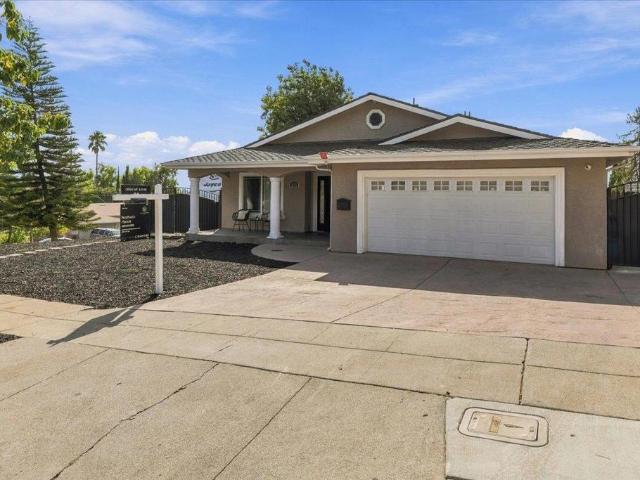 3562 Oakleaf Drive