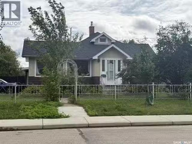 357 12Th Street E, Prince Albert, SK, S6V 1C2 house for sale.
