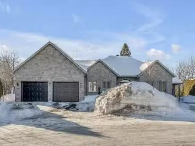 357 359 Rue De La Licorne, Québec Beauport, QC, G1C 7S6.