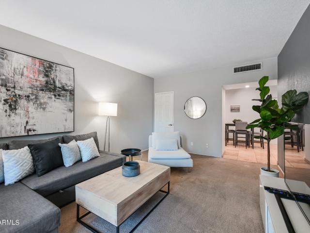357 e thomas road # a208