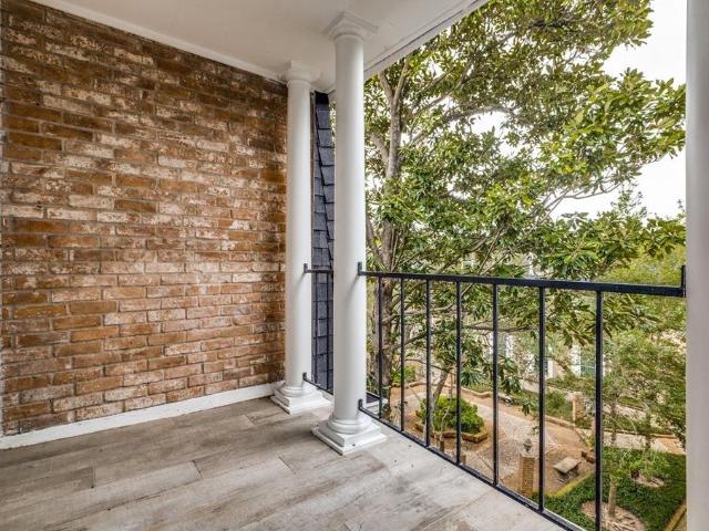 357 N Post Oak Lane 304