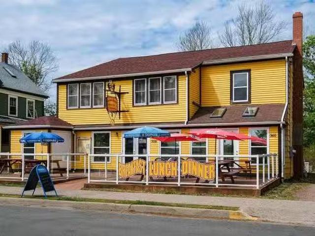 358 360 St George Street, Annapolis Royal, NS, B0S 1A0 hou.