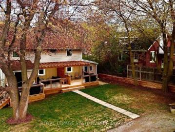 House for sale in Waterdown - Parking