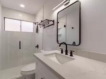 #35945: Room in 8 Bed 2 Bath