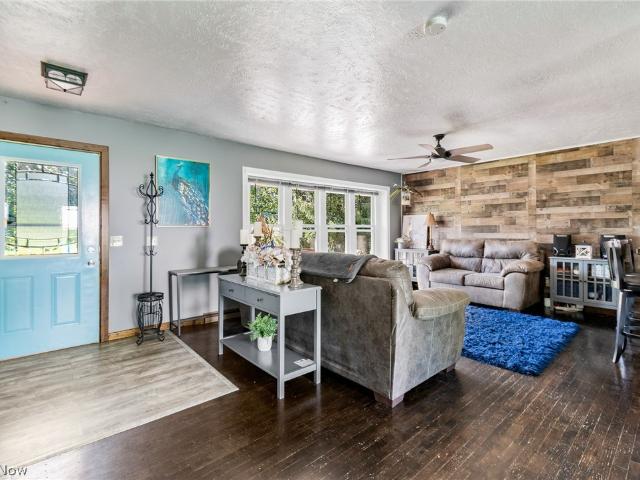 3595 Dauphin Drive NE