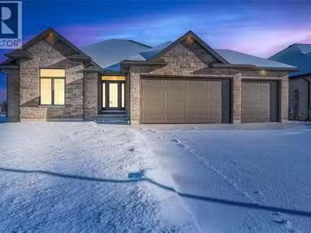 3595 Paul Crescent, Plympton Wyoming, ON, N0N 1E0 house for.
