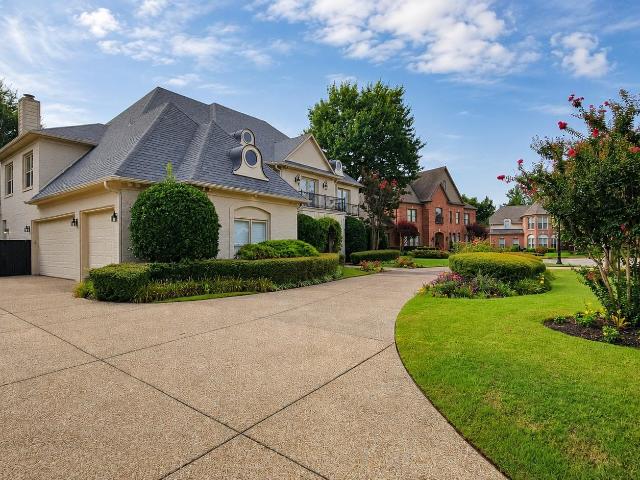 3598 golf walk cir e