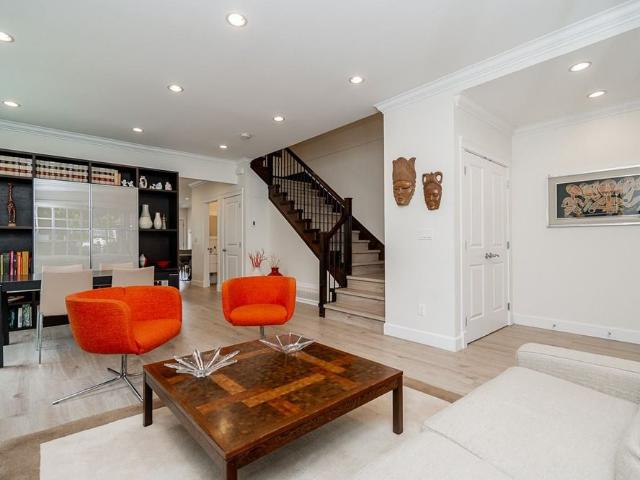 359 13th Street East town house — North Vancouver, BC 0 Bedroom 0 Bedroom