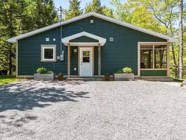 359 Summit Ridge Road, Vaughan, NS, B0N 2T0 house for sale.