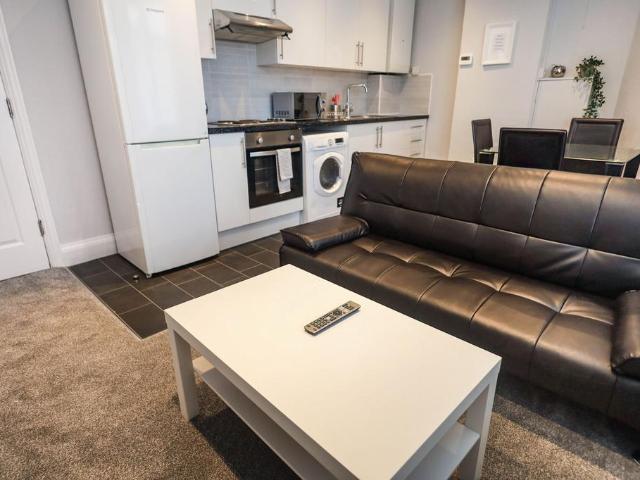 359a Charminster Road, Bournemouth BH8 1 bed property to rent £1,025 pcm £237 pw