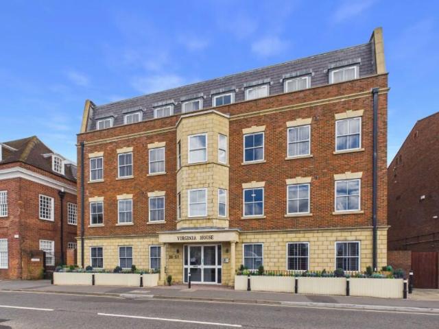 35 51 Station Road, Egham TW20, 1 bed flat to rent, £1,450 pcm | PrimeLocation