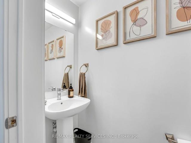 35 1121 Cooke Boulevard, Burlington