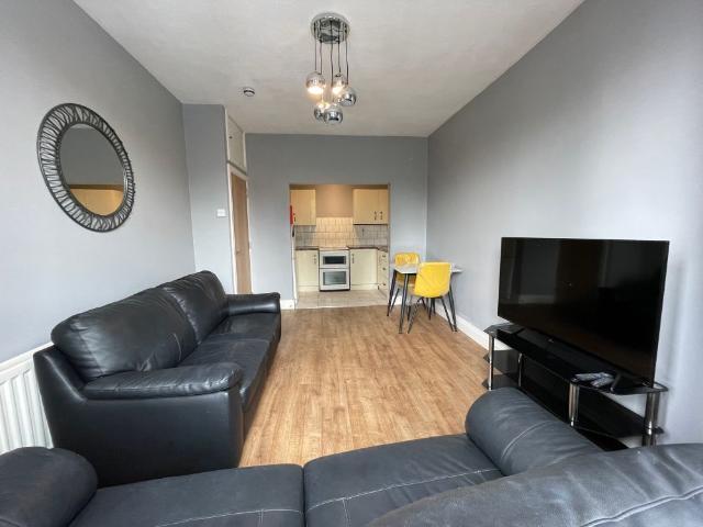 35, 22 Eglantine Avenue, Apt 2, Belfast, BT9 6DX