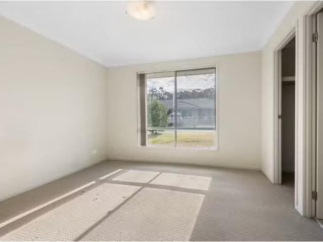 35 Taminga Street, Cliftleigh House for rent Listed by Roxann.
