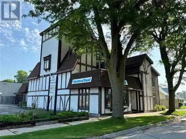 35 Thames Street, Chatham, ON, N7L 1S3 commercial for lease.