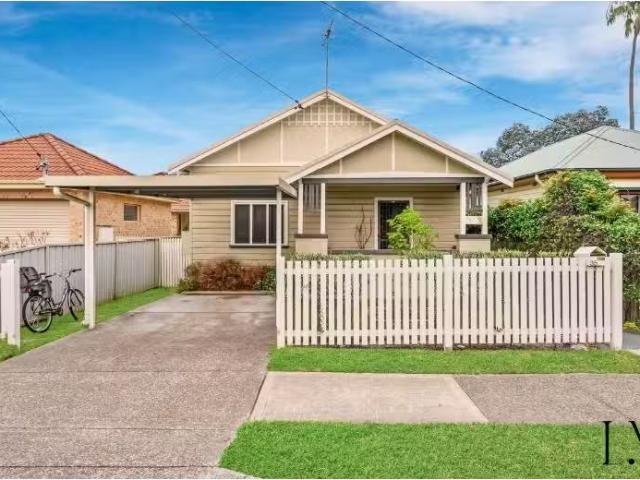35 Tighe Street, Waratah House for rent Listed by Joanne Glov.