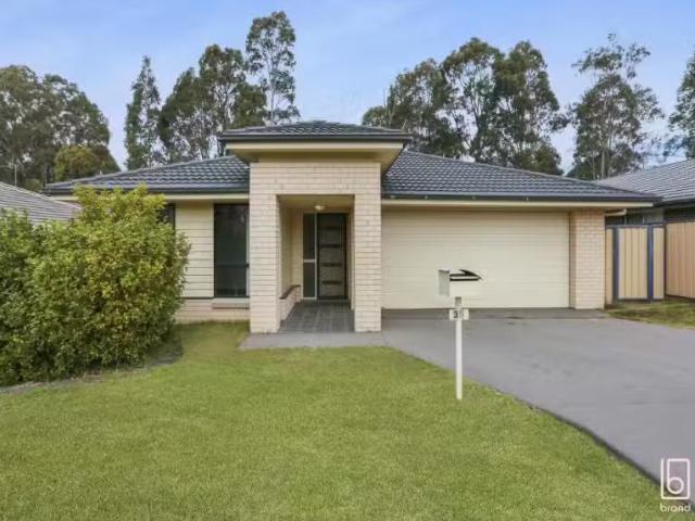 35 Trebbiano Drive, CESSNOCK House for rent Listed by Nicole.
