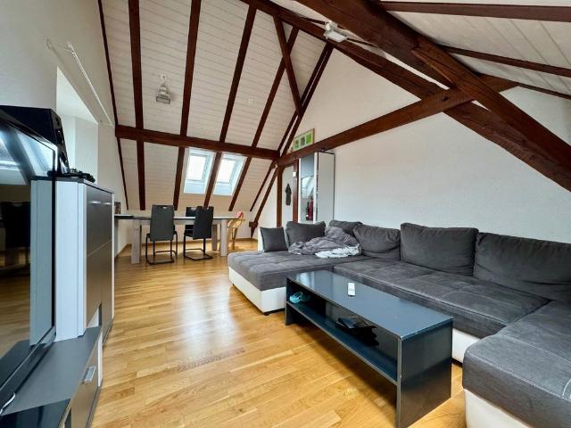 35 Zimmer, 75 m², 3. Stock