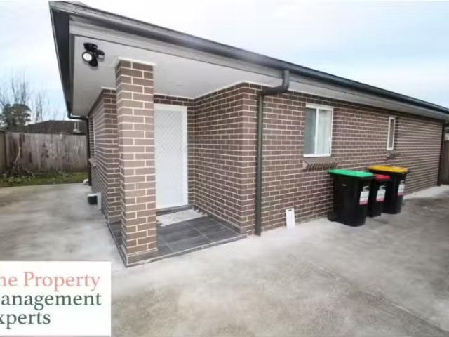 35 a Glenwari Street, Sadleir House for rent Listed by Britne.