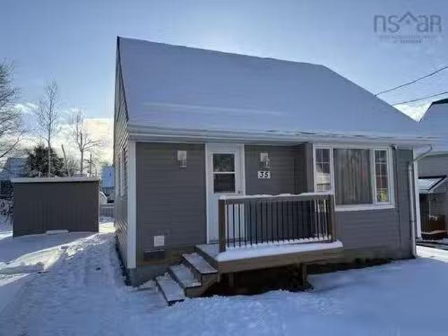 35 Aberdeen Avenue, New Glasgow, NS, B2H 4B1 house for sale.