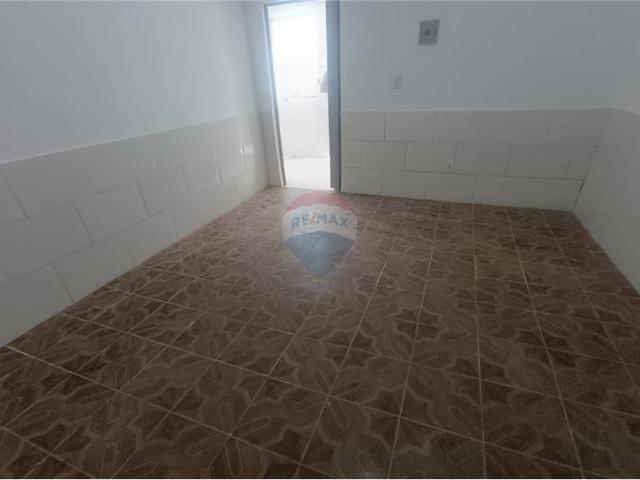 35 Área Útil Casa de Vila Alugar, 2 Dormitórios localizado em RUA GENERAL PADILHA, 232, São Cristóvão, Rio de Janeiro, Rio de Janeiro, 20920 390 | Brasil