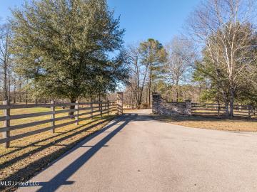 35 Boggy Hollow Road
