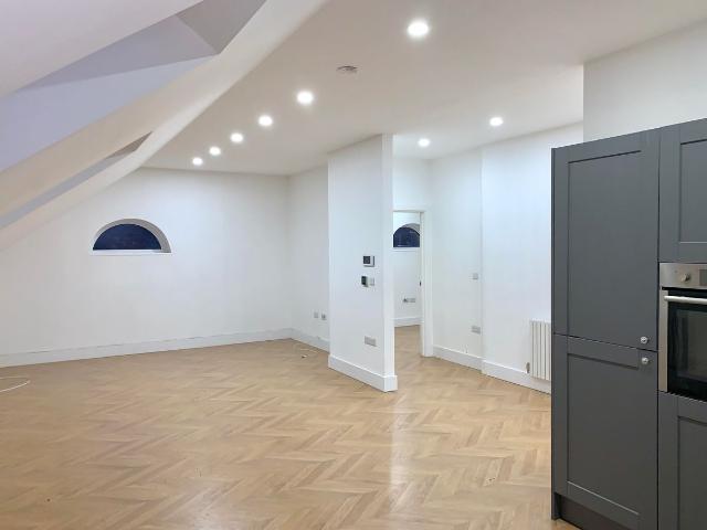 35 Broad Street, Chesham HP5, 3 bed flat to rent, £1,850 pcm | PrimeLocation